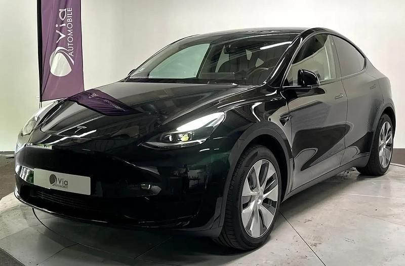Noir Utilisé 2023 Tesla Model Y Standard Range SUV | 34 990 € (Prix juste) - Image 1/4
