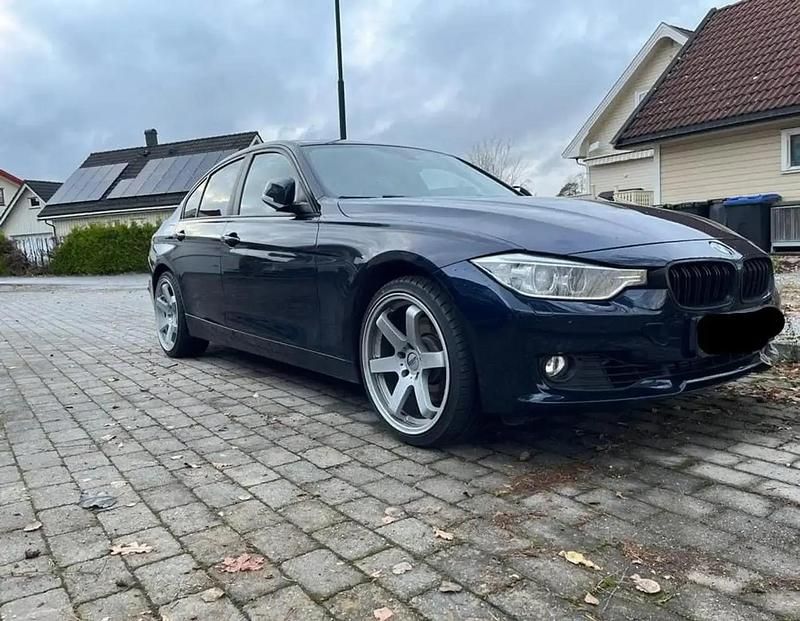 Bleu Occasion 2012 BMW 328 Berline | 12 816 € - Image 1/4