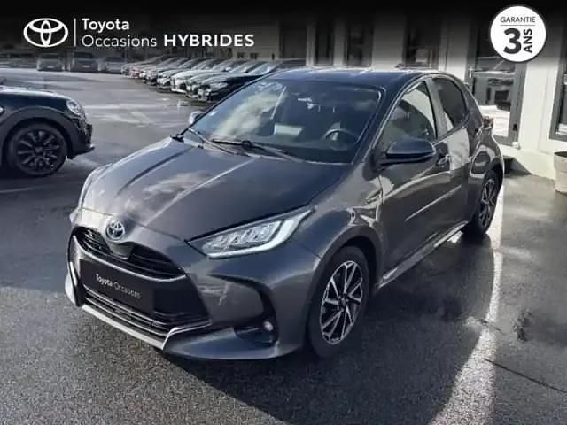 Gris Occasion 2020 Toyota Yaris Hybrid Design Berline | 20 480 € (Prix cher) - Image 1/4