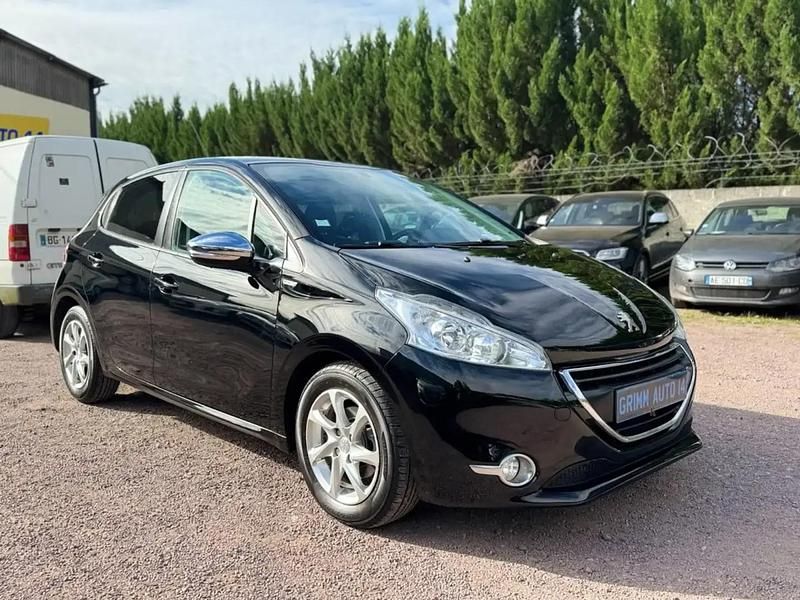 Noir Utilisé 2014 Peugeot 208 Envy Citadine | 6 990 € - Image 1/4