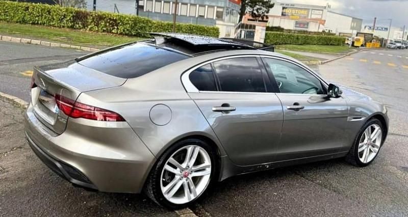 Occasion Jaguar XE 180 ch (132 kW) 2019 Gris Berline