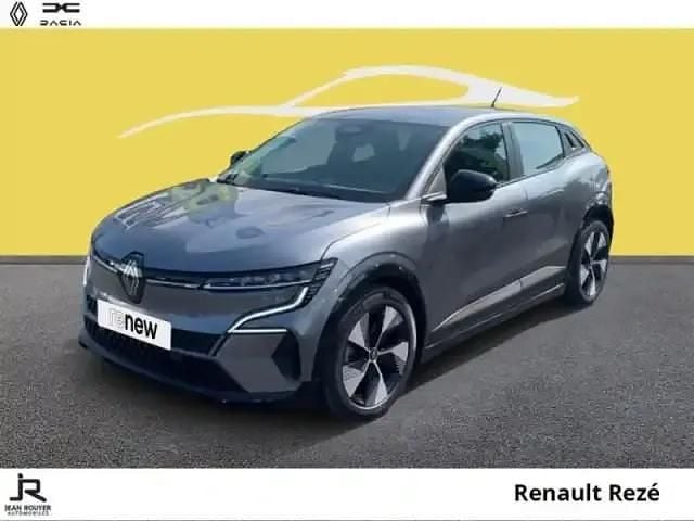 Gris Utilisé 2023 Renault Mégane Equilibre Berline | 23 590 € (Prix juste) - Image 1/4