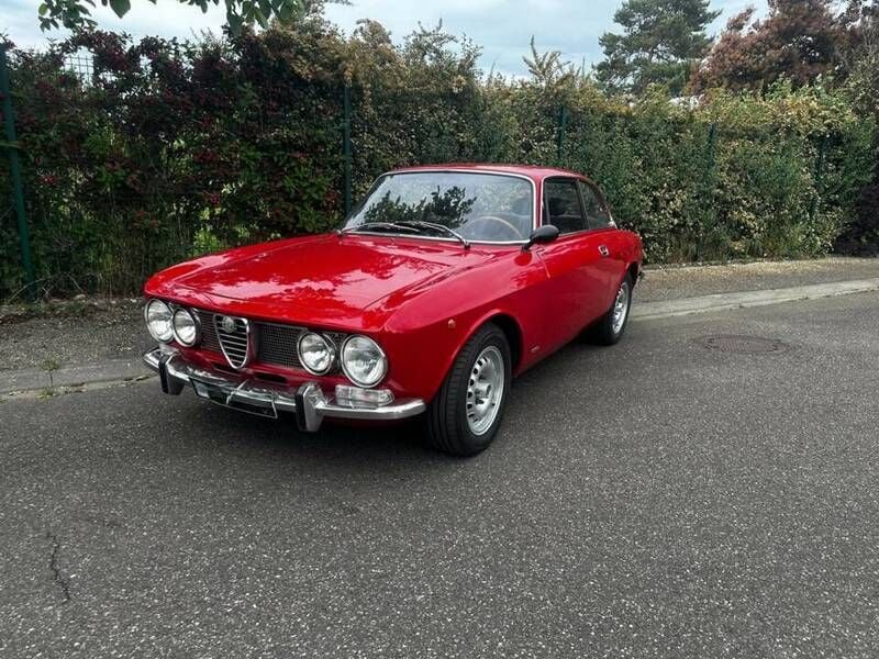 Rouge Utilisé 1974 Alfa Romeo 2000 Veloce Coupé | 44 900 € - Image 1/4
