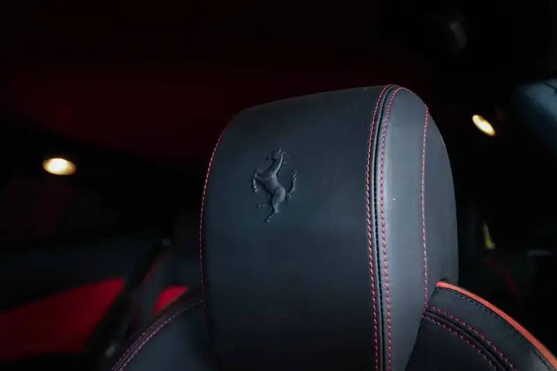 Image 2/4