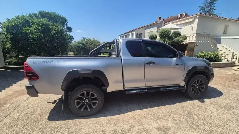 Gris Utilisé 2023 Toyota HiLux Pick-up | 41 900 € (Super prix) - Image 1/4