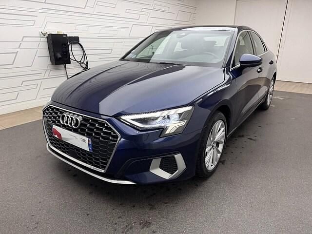Bleu navarre métallisé Utilisé 2021 Audi A3 Design Berline | 26 990 € (Prix juste) - Image 1/4