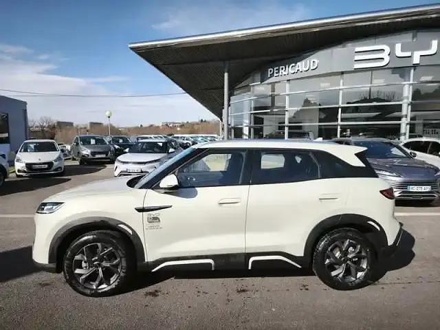 Skiing white Nouvelle 2025 BYD Atto 2 SUV | 28 990 € - Image 1/4