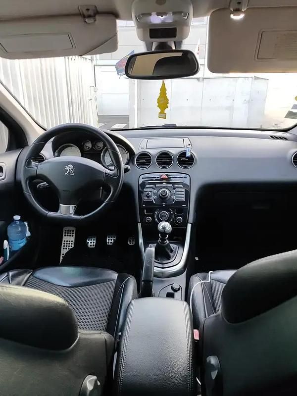 Noir Utilisé 2011 Peugeot 308 Berline | 5 950 € (Prix juste) - Image 1/4