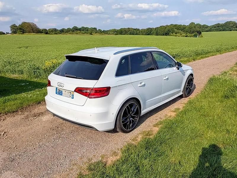 Blanc Utilisé 2013 Audi A3 Sportback S-Line Berline | 10 800 € (Prix cher) - Image 1/4