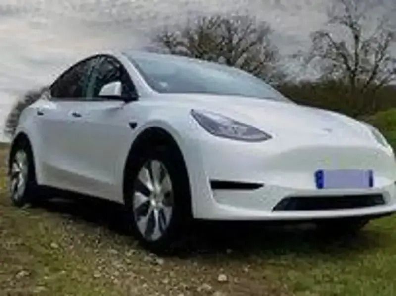 Blanc Utilisé 2022 Tesla Model Y Standard Range SUV | 28 000 € (Prix juste) - Image 1/4
