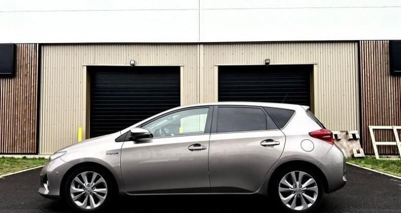 Occasion Toyota Auris Hybrid Style 137 ch (100 kW) 2015 Gris Berline