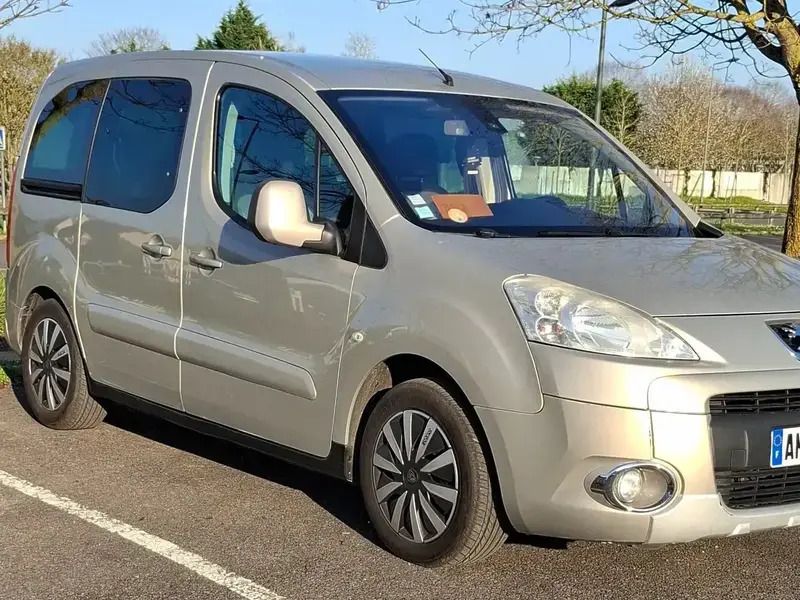 Beige Utilisé 2010 Peugeot Partner Tepee Monospace | 4 490 € - Image 1/4