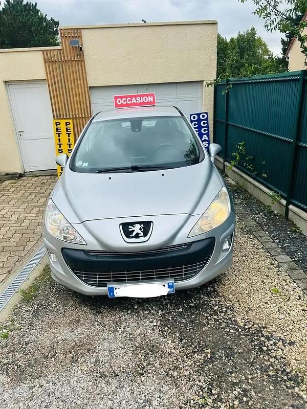 Utilisé 2011 Peugeot 308 Business-Line Berline | 4 490 € (Prix juste) - Image 1/4