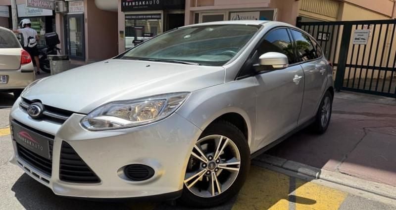 Gris Utilisé 2014 Ford Focus Trend Berline | 8 490 € (Prix juste) - Image 1/4