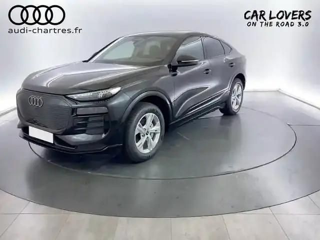 Noir mythic metallise Nouvelle 2025 Audi Q6 Sportback e-tron Performance SUV | 75 690 € - Image 1/4