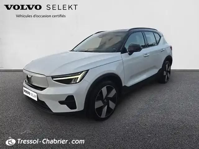 Blanc cristal Occasion 2022 Volvo XC40 Plus SUV | 27 990 € (Prix juste) - Image 1/4