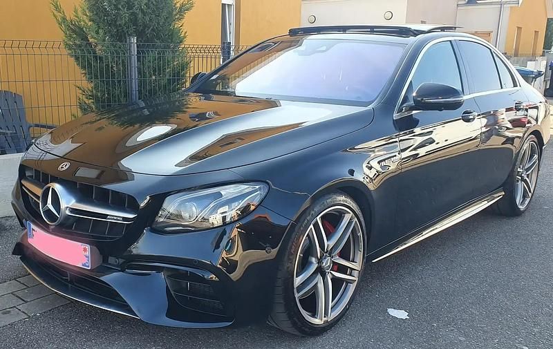 Noir Utilisé 2017 Mercedes E63 AMG AMG Berline | 52 900 € (Prix juste) - Image 1/4