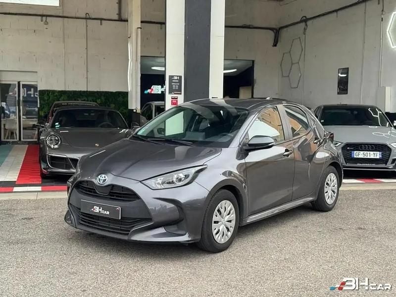 Gris Occasion 2023 Toyota Yaris Hybrid Citadine | 18 990 € (Bon prix) - Image 1/4