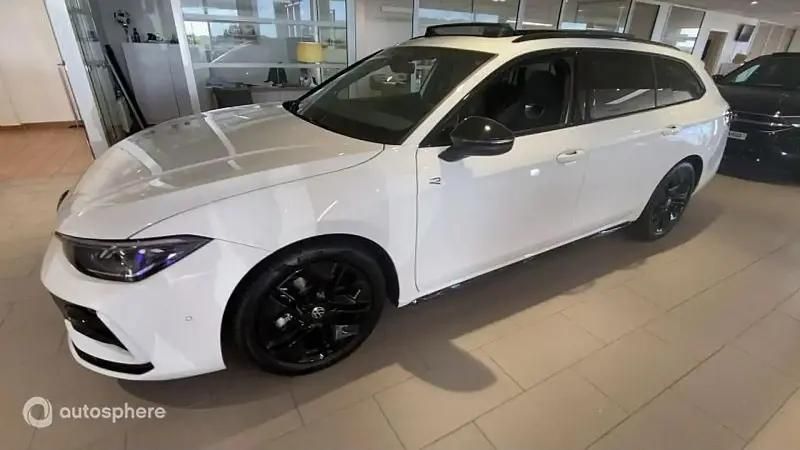 Blanc Utilisé 2024 VW Passat R-line Break | 44 999 € - Image 1/4