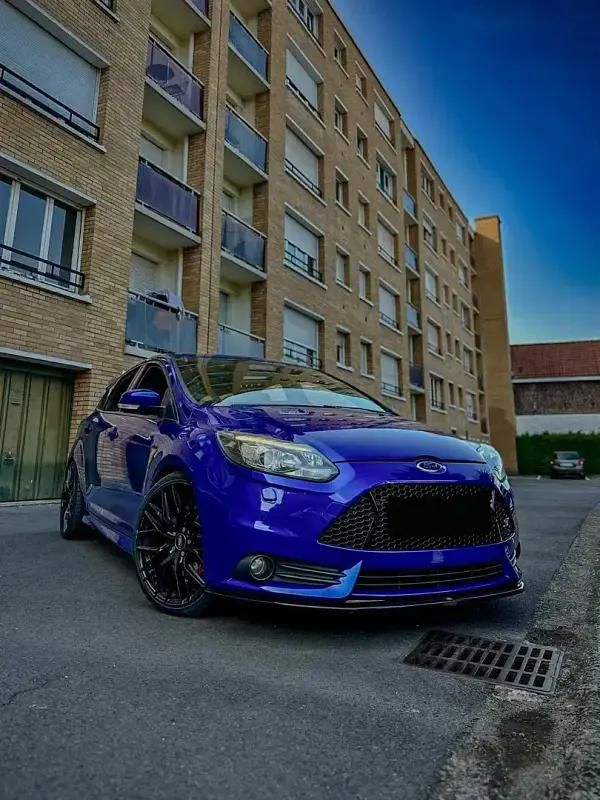 Bleu Utilisé 2012 Ford Focus ST Berline | 11 800 € (Prix juste) - Image 1/4