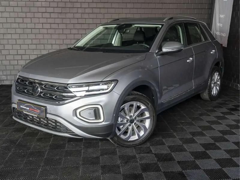 Gris Utilisé 2024 VW T-Roc Style SUV | 30 758 € (Prix juste) - Image 1/4