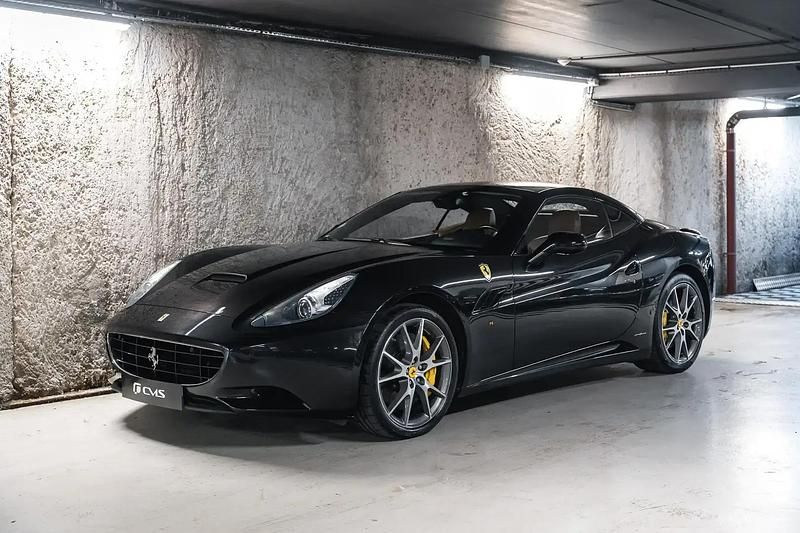 Noir Occasion 2012 Ferrari California Cabriolet | 104 900 € (Prix juste) - Image 1/4