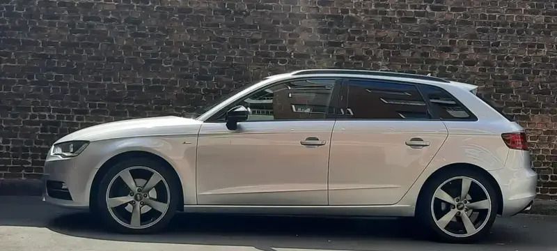 Argent Utilisé 2015 Audi A3 Sportback Ambition Berline | 9 000 € - Image 1/4