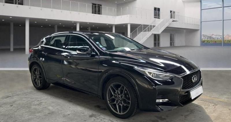 Utilisé 2016 Infiniti Q30 Sport Tech Citadine | 14 990 € (Prix juste) - Image 1/4