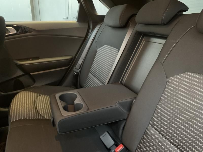 Occasion Kia Ceed Active 140 ch (102 kW) 2024 Bleu fusion métallisé Citadine