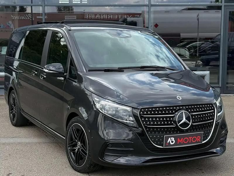 Noir Utilisé 2024 Mercedes V220 AMG Monospace | 74 990 € - Image 1/4