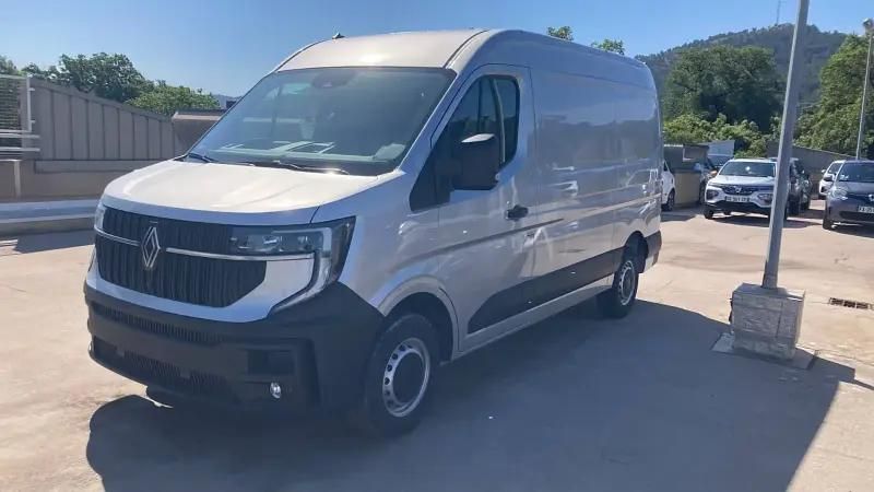 Gris Nouvelle 2024 Renault Master Van | 54 360 € - Image 1/3