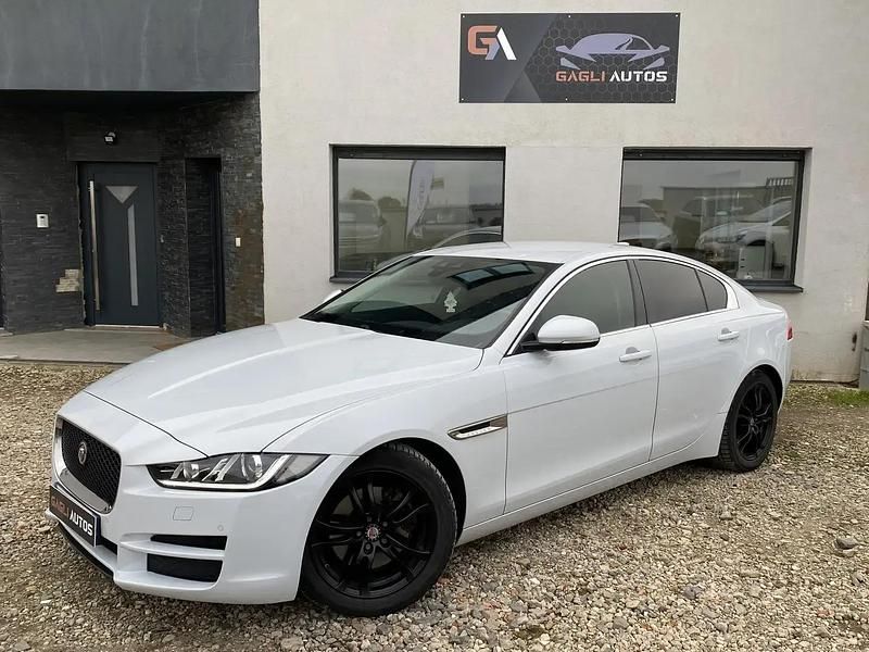 Blanc Utilisé 2017 Jaguar XE Pure Berline | 17 999 € (Prix juste) - Image 1/4