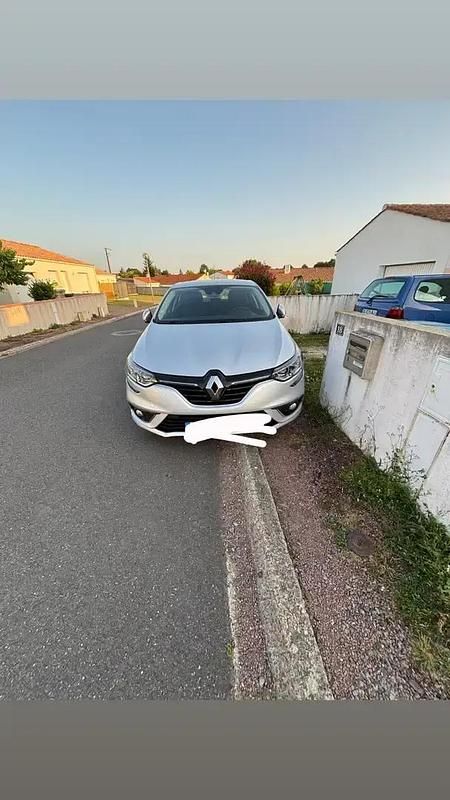 Utilisé 2019 Renault Mégane IV Business Berline | 12 200 € (Prix juste) - Image 1/4