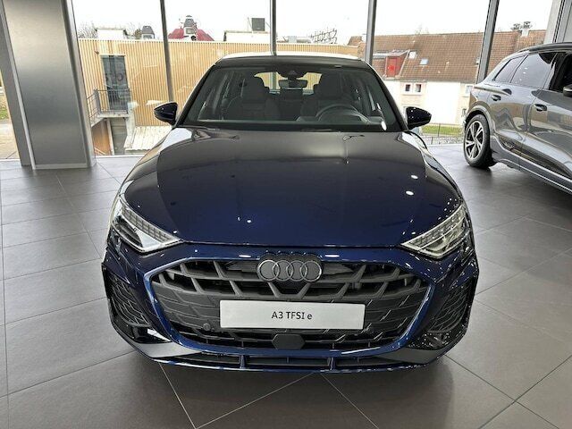 Bleu navarre métallisé Utilisé 2025 Audi A3 Sportback e-tron S-Line Berline | 49 990 € - Image 1/4