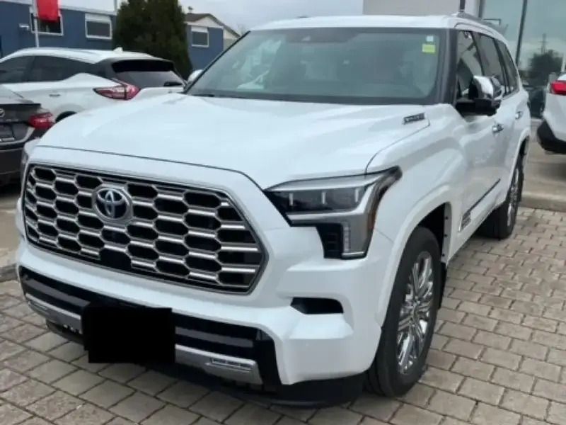 Blanc Nouvelle 2024 Toyota Sequoia Platinum SUV | 134 900 € - Image 1/4