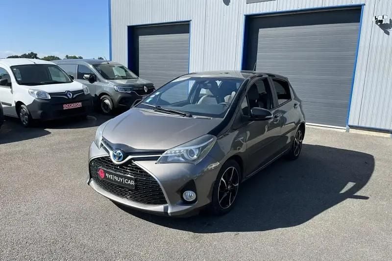 Gris Utilisé 2017 Toyota Yaris Hybrid Berline | 10 990 € (Bon prix) - Image 1/4