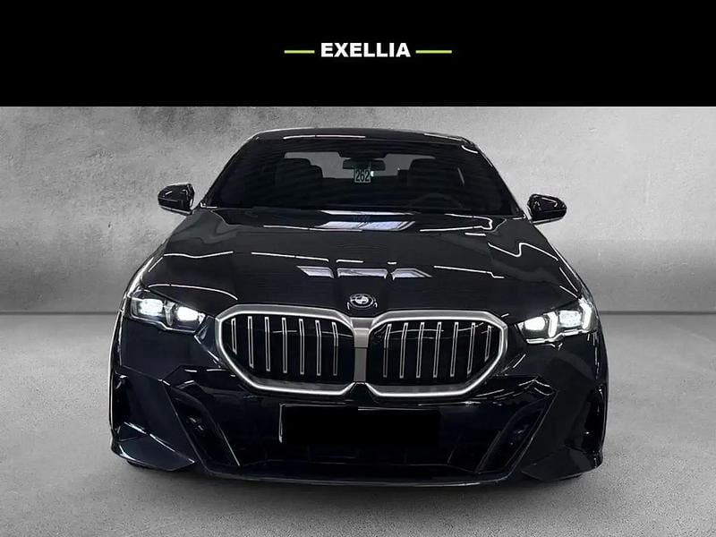 Utilisé 2024 BMW 530e M Sport Berline | 68 990 € (Prix cher) - Image 1/4