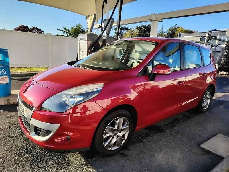 Utilisé 2012 Renault Scénic III Monospace | 3 490 € (Prix juste) - Image 1/4