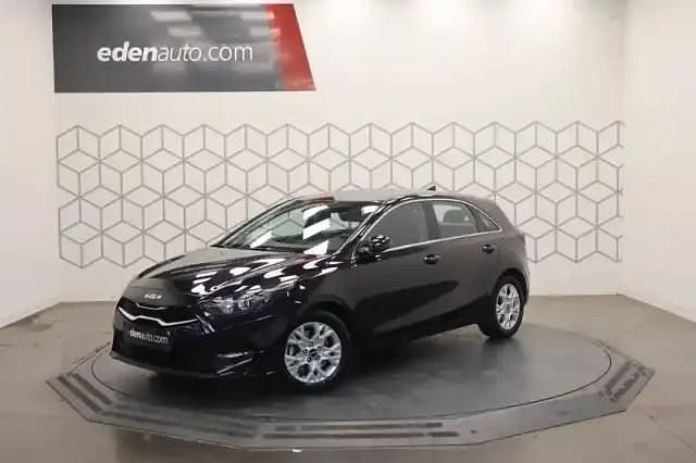 Noir Occasion 2023 Kia Ceed Active Citadine | 17 990 € (Bon prix) - Image 1/4