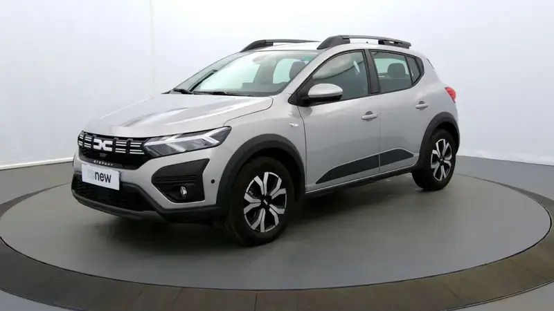 Gris Utilisé 2024 Dacia Sandero Expression Citadine | 15 490 € (Prix juste) - Image 1/4