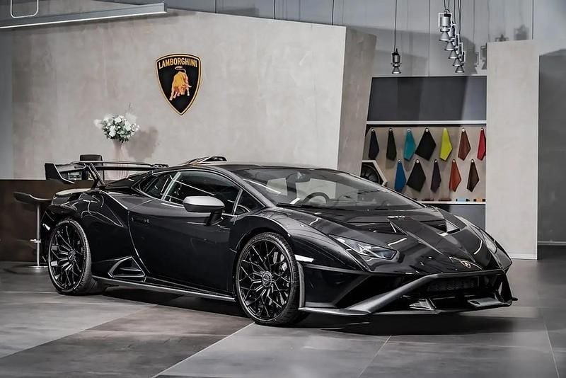 Noir Utilisé 2023 Lamborghini Huracán Coupé | 459 990 € - Image 1/4