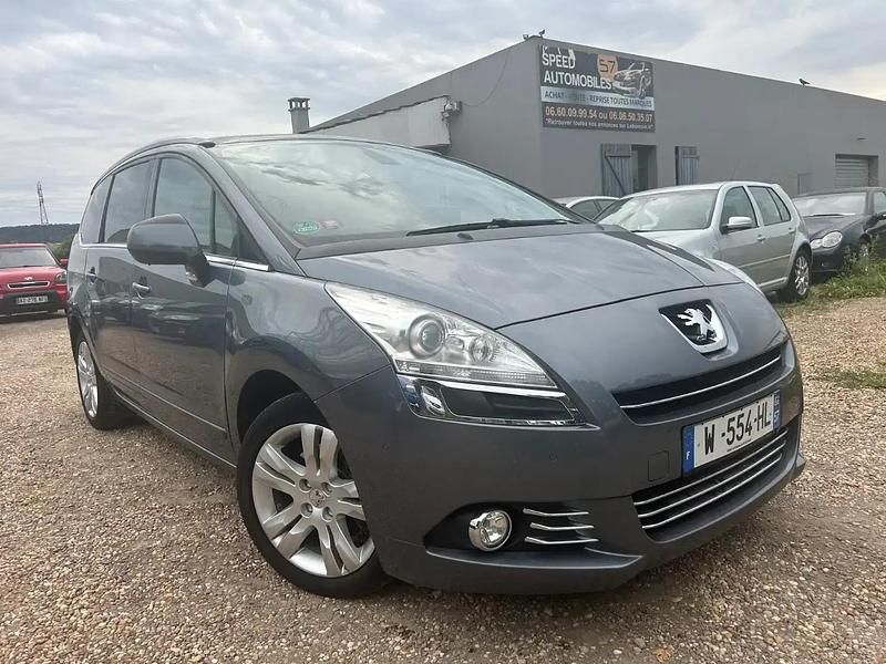 Gris Utilisé 2012 Peugeot 5008 Monospace | 7 999 € (Prix juste) - Image 1/4
