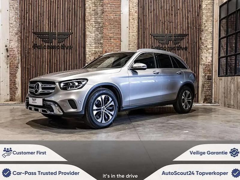 Gris Utilisé 2020 Mercedes GLC200 Luxury SUV | 32 990 € (Bon prix) - Image 1/4