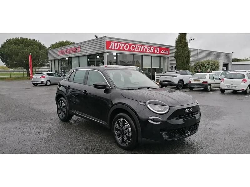 Noir Nouvelle 2025 Fiat 600 SUV | 27 990 € (Prix juste) - Image 1/4