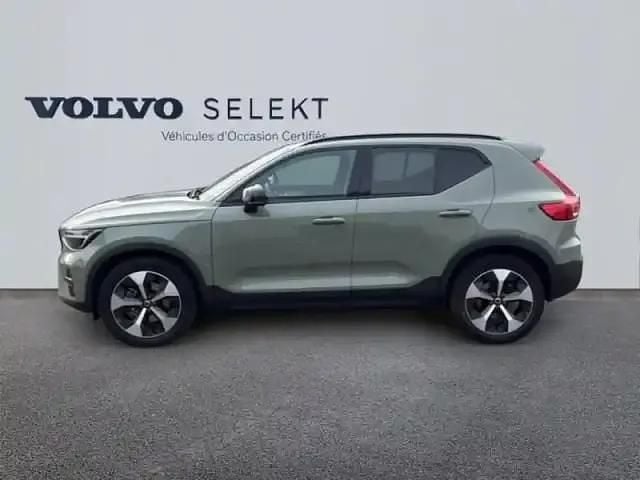 Occasion Volvo XC40 Plus 166 ch (122 kW) 2025 Vert sauge métallisé SUV