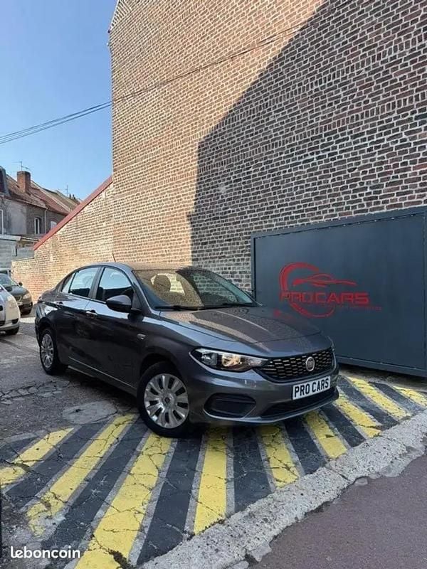 Gris Utilisé 2018 Fiat Tipo Easy Berline | 7 990 € (Prix juste) - Image 1/4