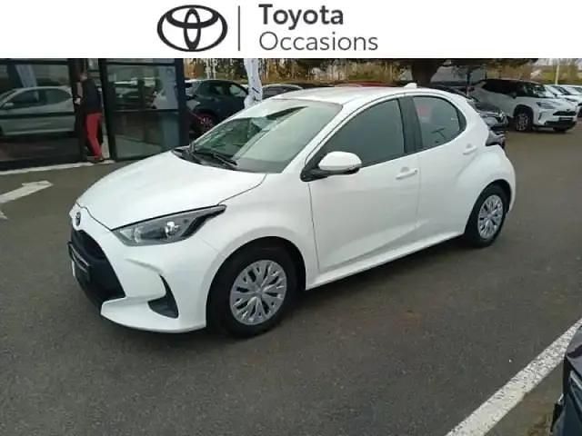 Blanc Occasion 2022 Toyota Yaris Hybrid Berline | 17 690 € (Bon prix) - Image 1/4