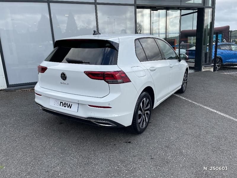 Occasion VW Golf VIII Active 110 ch (80 kW) 2022 Blanc Berline