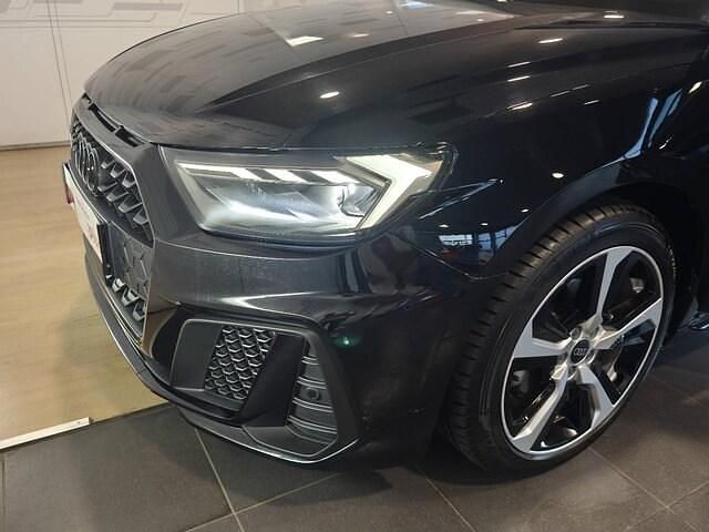 Noir mythe métallisé Utilisé 2024 Audi A1 Sportback S-Line Citadine | 31 990 € (Prix cher) - Image 1/4