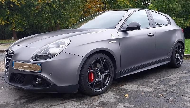 Gris Utilisé 2014 Alfa Romeo Giulietta Quadrifoglio Verde Citadine | 20 550 € - Image 1/4